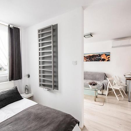 Alma Apartments Grzybowska 바르샤바 외부 사진